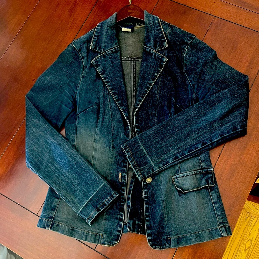 Cute distressed Jean jacket